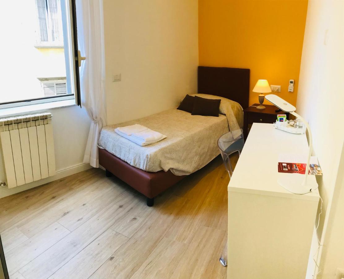 Agora Singola Con Bagno Privato Adiacente Неаполь